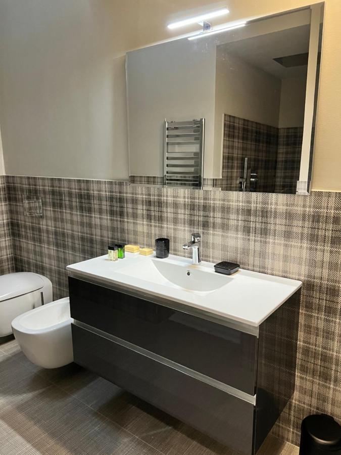 V&B Suites And Apartments Павия Екстериор снимка