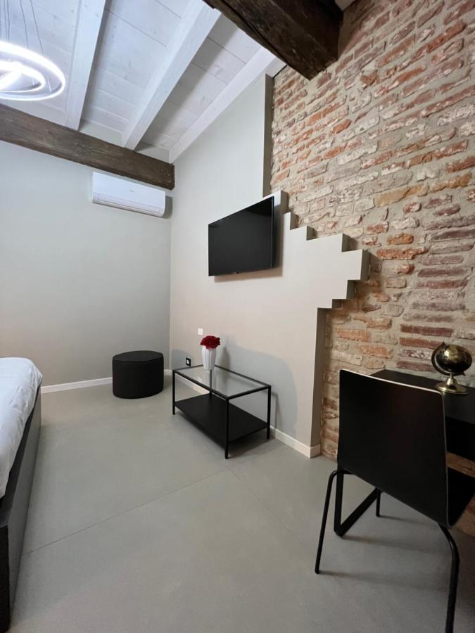 V&B Suites And Apartments Павия Екстериор снимка