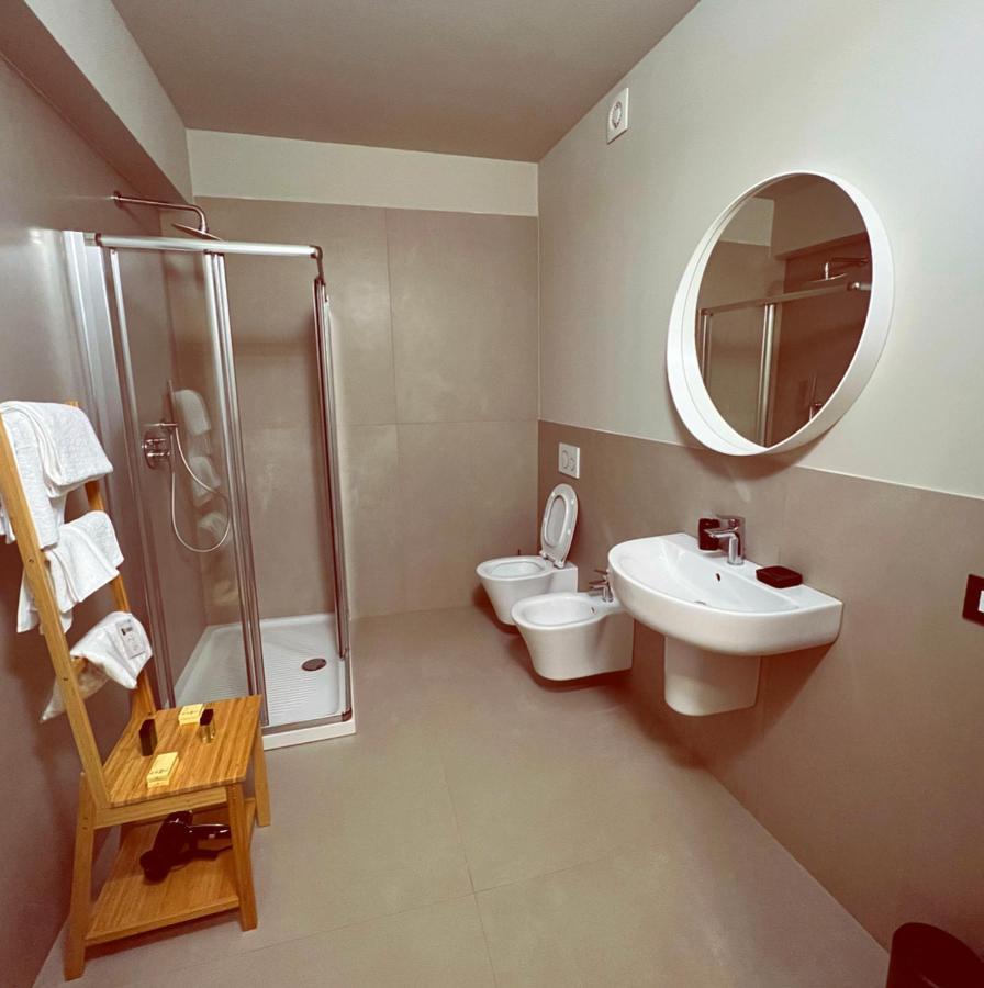 V&B Suites And Apartments Павия Екстериор снимка