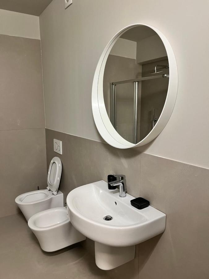 V&B Suites And Apartments Павия Екстериор снимка